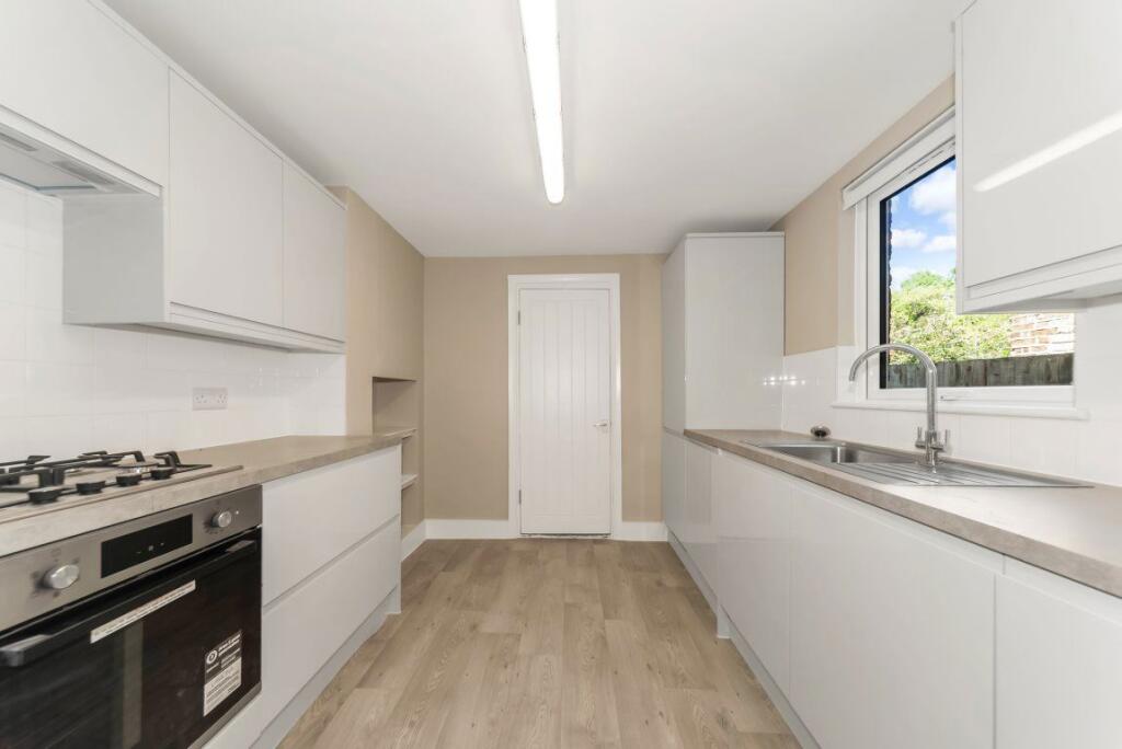 3 bed Detached for rent in Catford. From Burnet Ware - Herne Hill 3 bed Detached for rent in Catford. From Burnet Ware - Herne Hill
