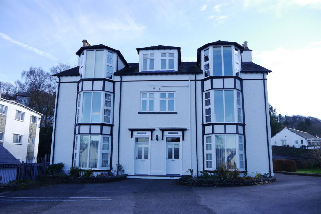 2 bed Apartment for rent in Bowness-on-Windermere. From Matthews Benjamin - Windermere