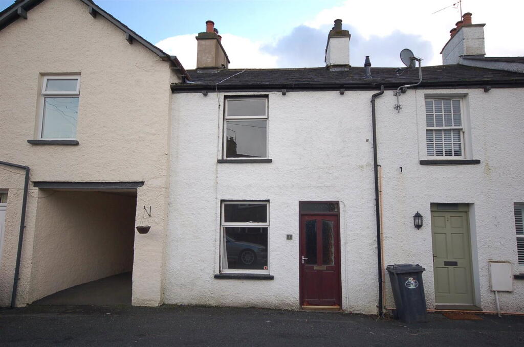 2 bed Mid Terraced House for rent in Staveley. From Matthews Benjamin - Windermere 2 bed Mid Terraced House for rent in Staveley. From Matthews Benjamin - Windermere