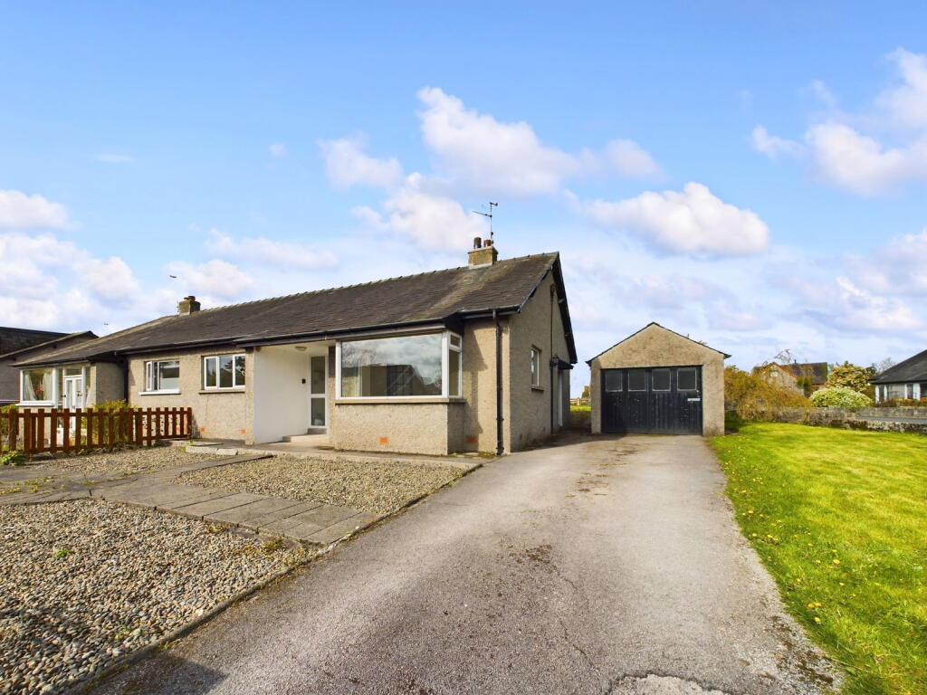 2 bed Semi-detached bungalow for rent in Staveley. From Matthews Benjamin - Windermere 2 bed Semi-detached bungalow for rent in Staveley. From Matthews Benjamin - Windermere