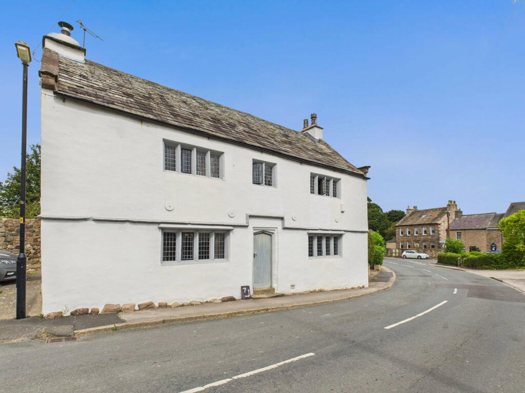 4 bed Chalet type for rent in Overton. From Matthews Benjamin - Windermere