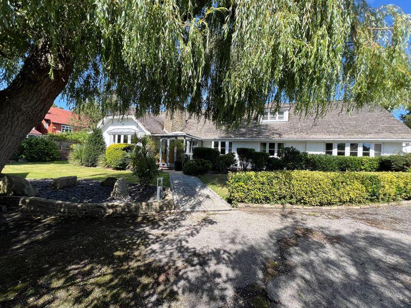5 bed Detached for rent in Southport. From Lynn Thompson Estate/Letting Agents - Southport 5 bed Detached for rent in Southport. From Lynn Thompson Estate/Letting Agents - Southport