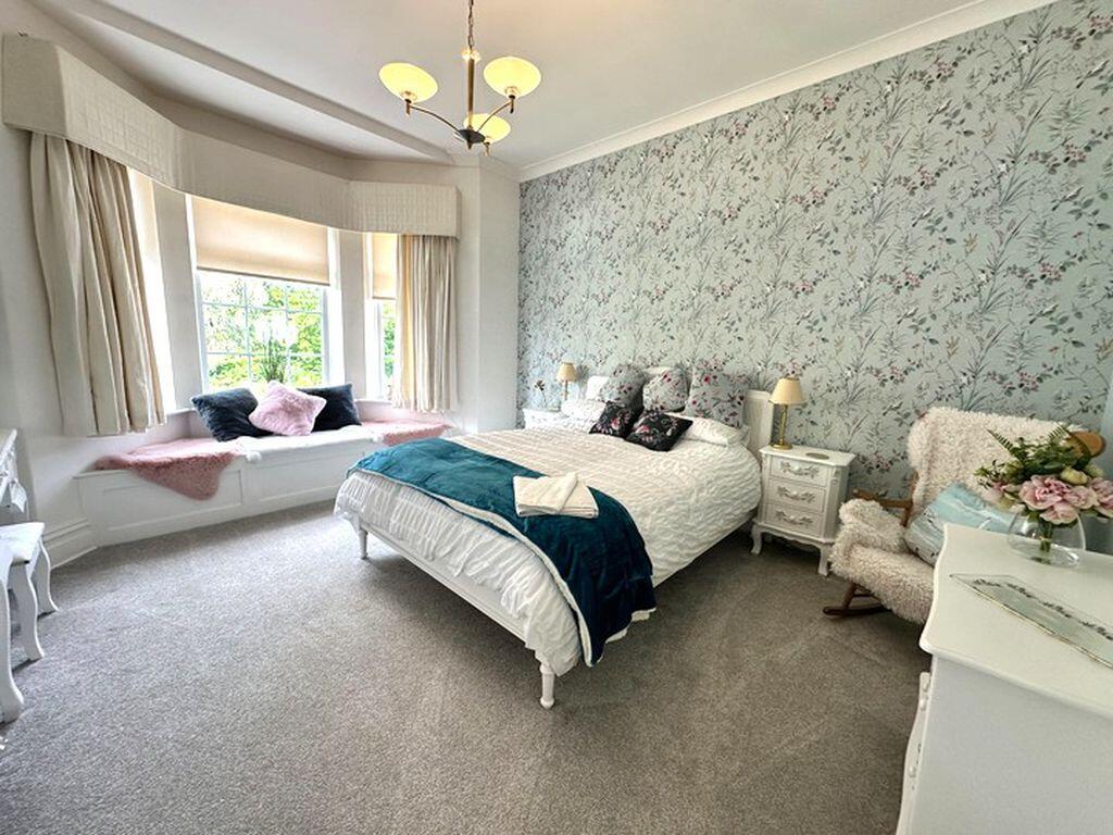3 bed 1st Floor Flat for rent in Southport. From Lynn Thompson Estate/Letting Agents - Southport