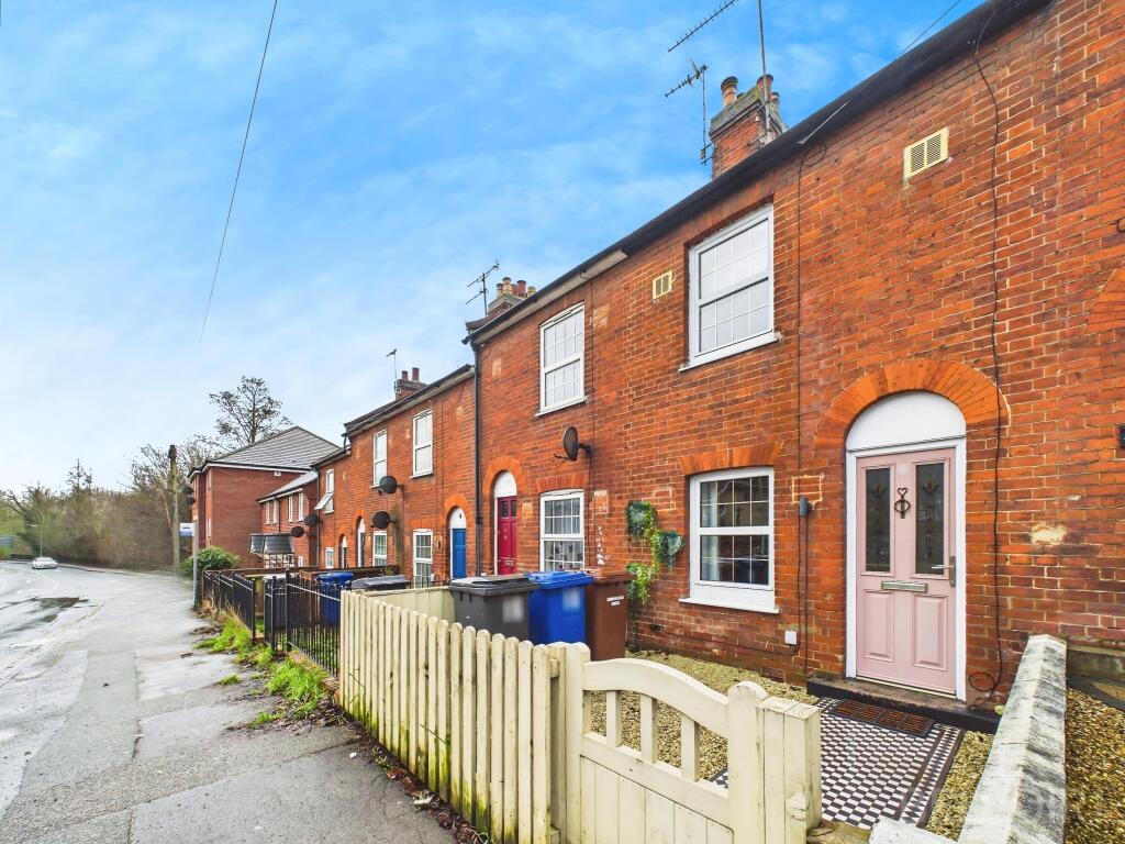 2 bed Mid Terraced House for rent in Bury St Edmunds. From Belvoir - Bury St Edmunds