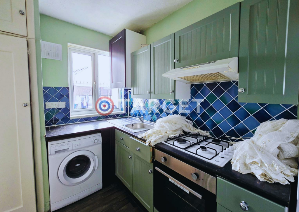 3 bed Flat for rent in Waltham Cross. From Target Property - Edmonton