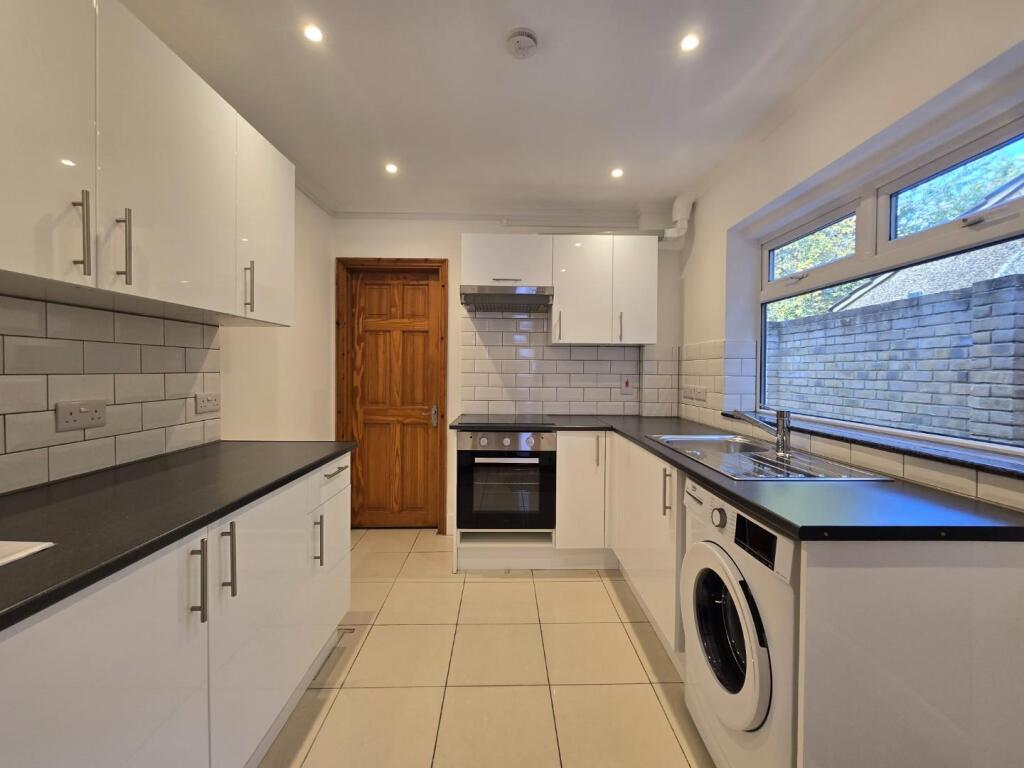 3 bed Mid Terraced House for rent in Waltham Cross. From Target Property - Edmonton