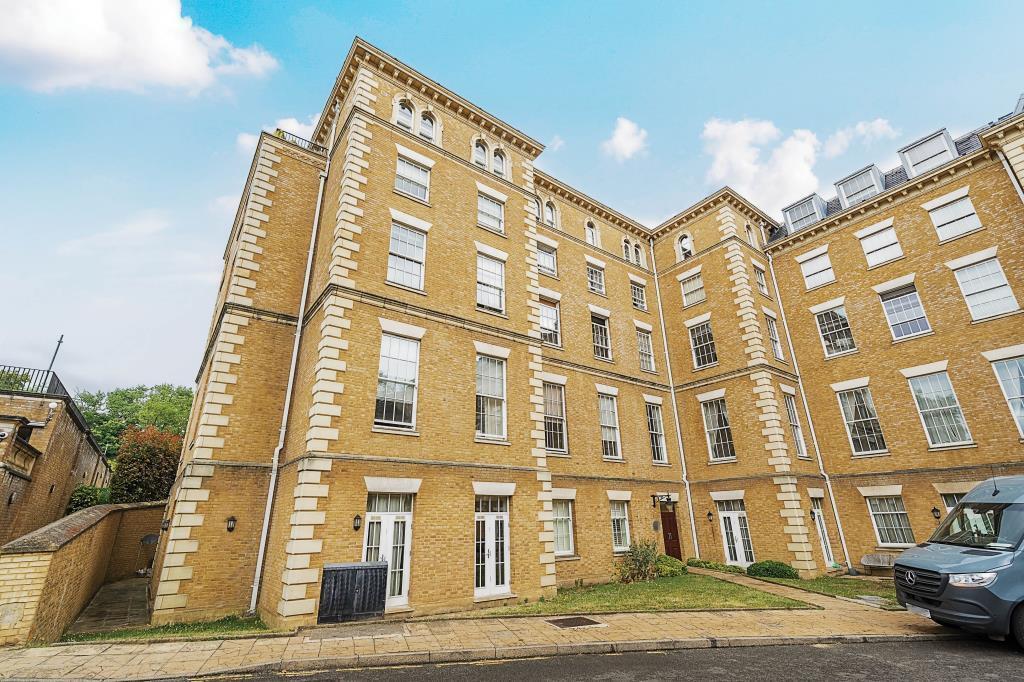 3 bed Apartment for rent in Friern Barnet. From Target Property - Edmonton