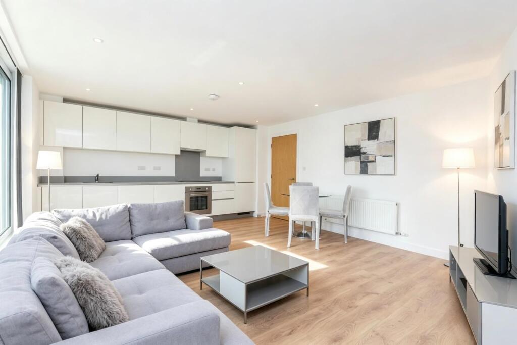 3 bed 1st Floor Flat for rent in Crews Hill. From Target Property - Edmonton