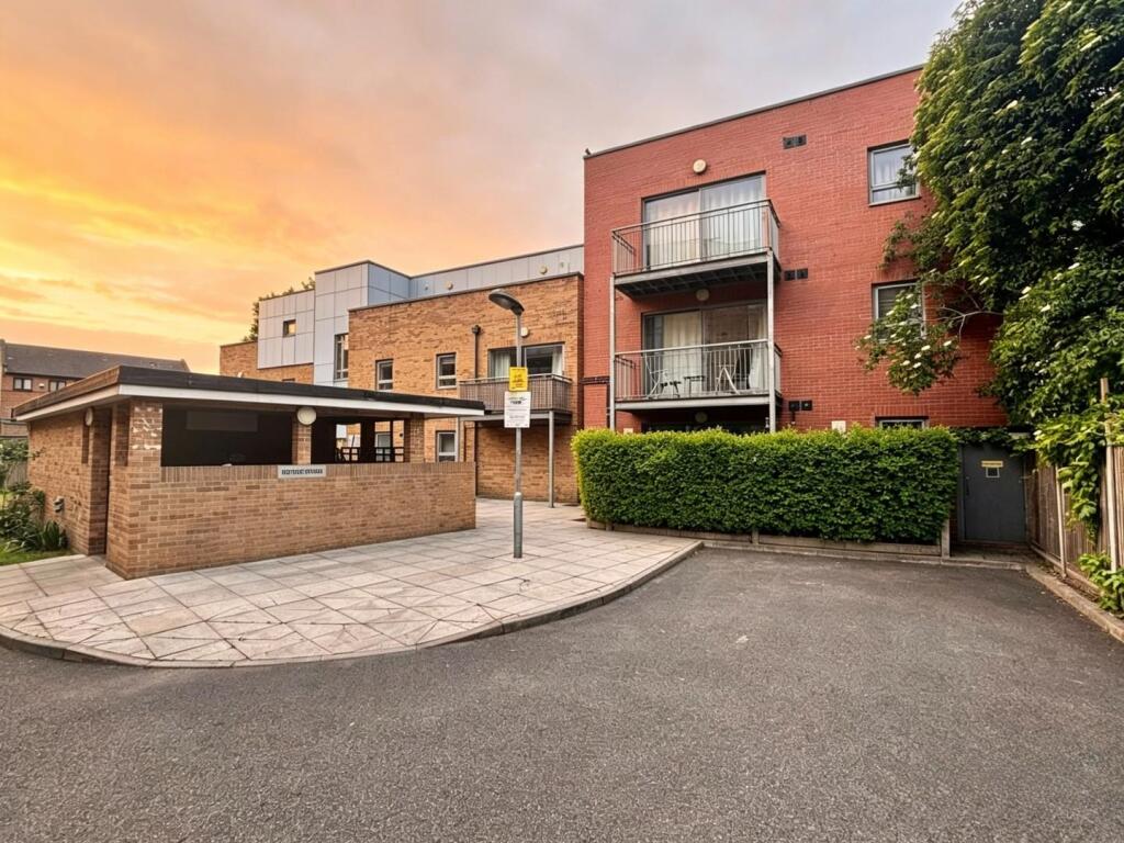1 bed 1st Floor Flat for rent in Tottenham. From Target Property - Edmonton