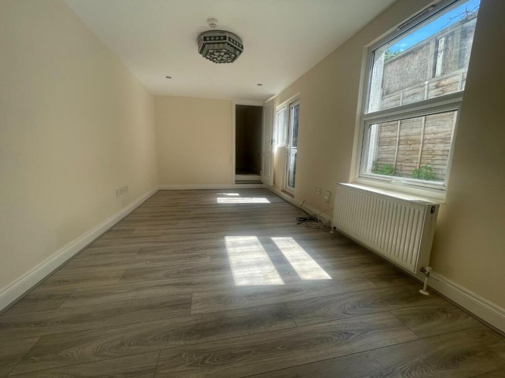 4 bed Mid Terraced House for rent in Tottenham. From Target Property - Edmonton