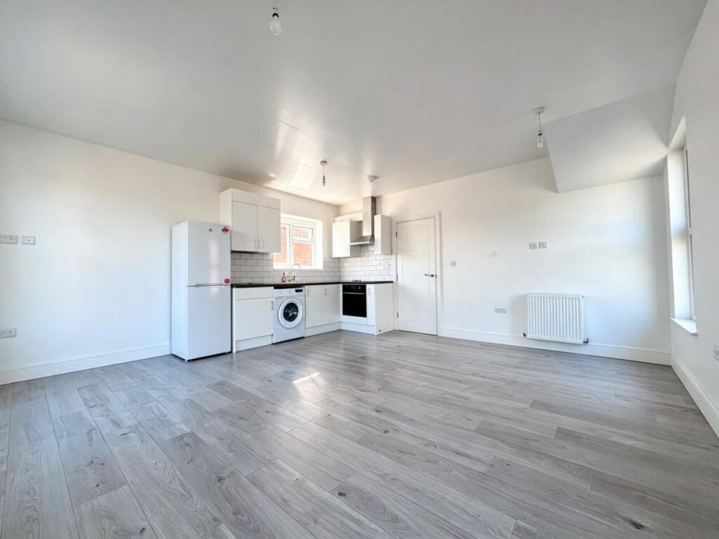 1 bed 1st Floor Flat for rent in Waltham Cross. From Target Property - Edmonton