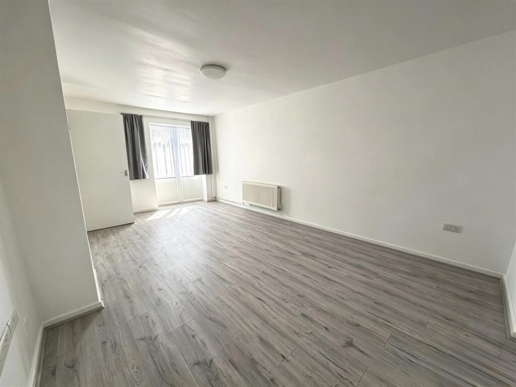 3 bed Detached for rent in Waltham Cross. From Target Property - Edmonton