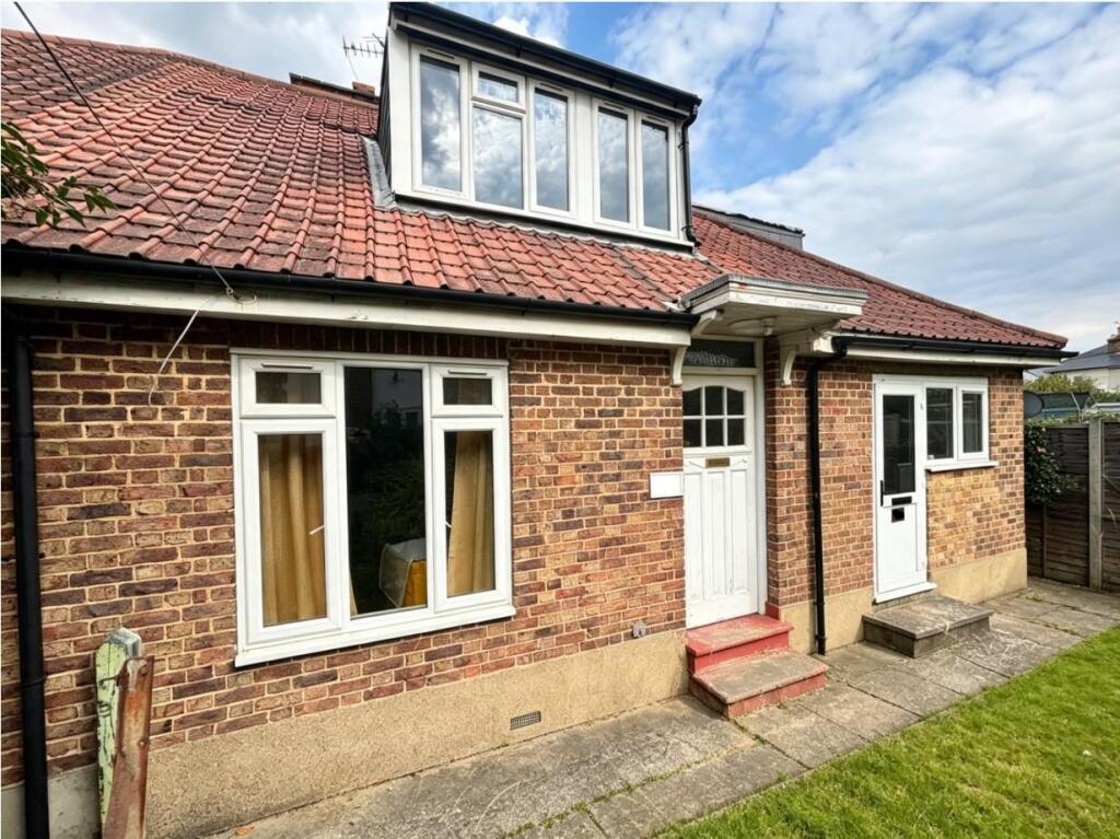 1 bed Detached for rent in Hadley Wood. From Target Property - Edmonton