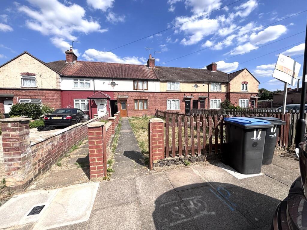 3 bed Mid Terraced House for rent in Edmonton. From Target Property - Edmonton