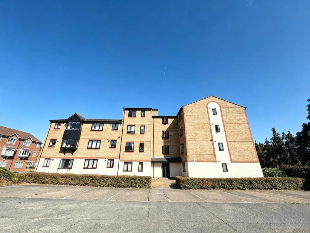 1 bed 1st Floor Flat for rent in Waltham Cross. From Target Property - Edmonton
