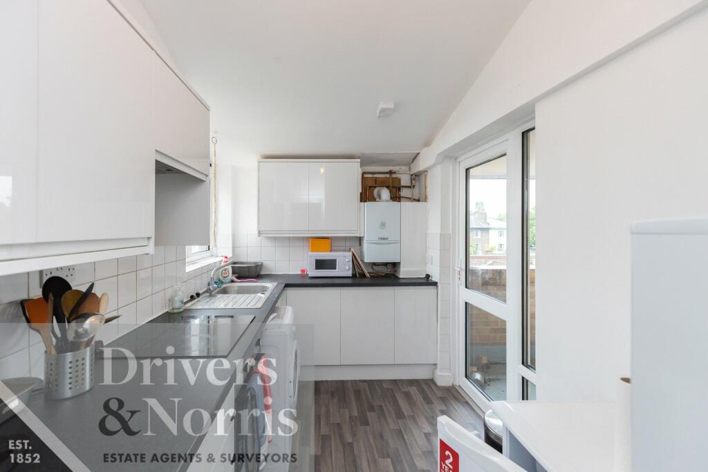 5 bed Apartment for rent in London. From Drivers and Norris