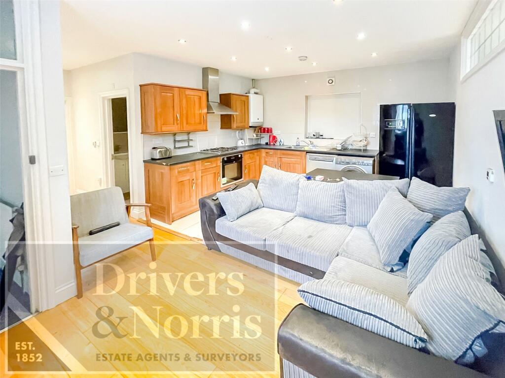 4 bed Apartment for rent in London. From Drivers and Norris