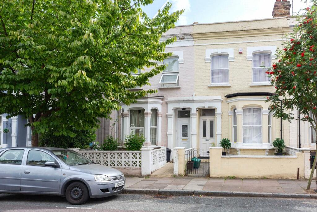 3 bed Mid Terraced House for rent in London. From Drivers and Norris
