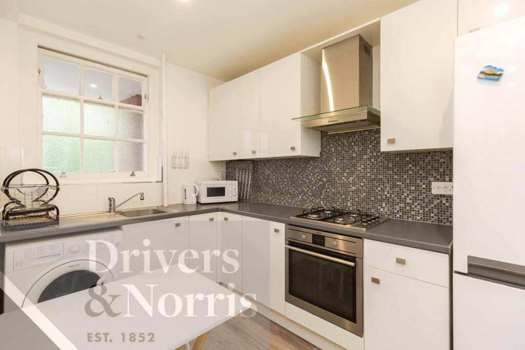3 bed Apartment for rent in London. From Drivers & Norris - Islington - Sales