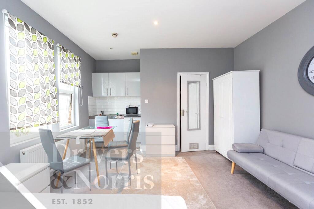 4 bed Apartment for rent in London. From Drivers & Norris - Islington - Sales