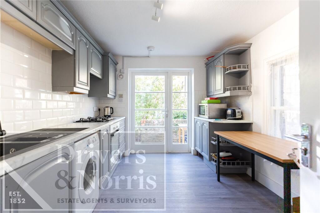 3 bed Annexe for rent in London. From Drivers & Norris - Islington - Sales