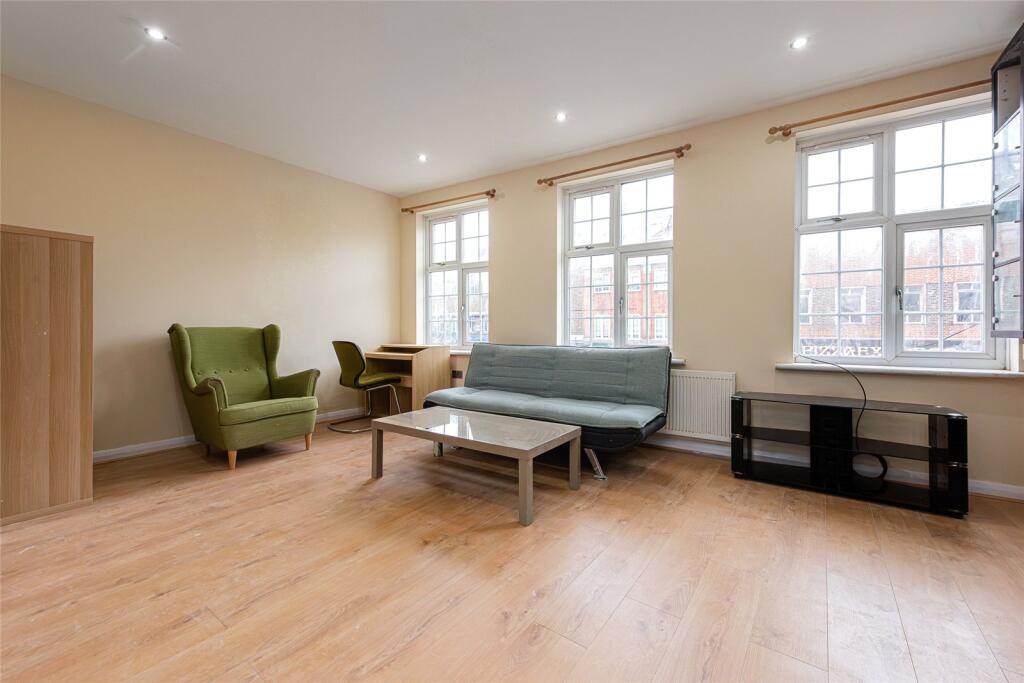 3 bed Apartment for rent in London. From Drivers & Norris - Islington - Sales