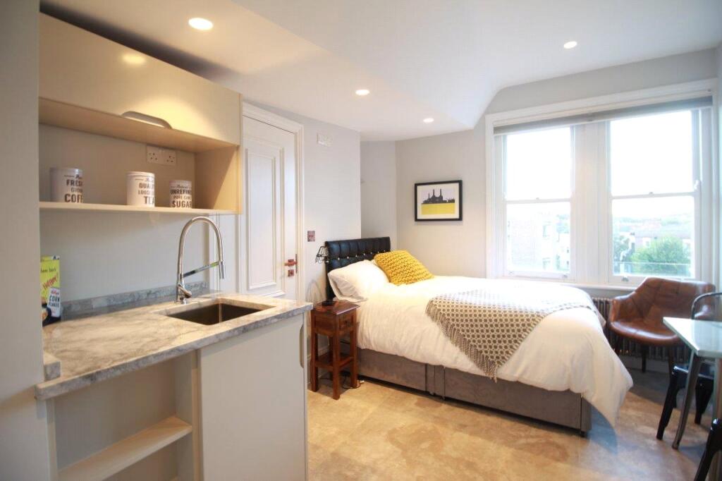 4 bed Apartment for rent in London. From Drivers & Norris - Islington - Sales
