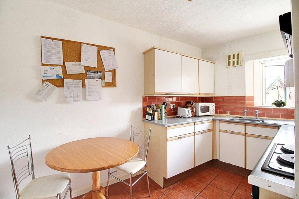 3 bed Apartment for rent in London. From Drivers & Norris - Islington - Sales