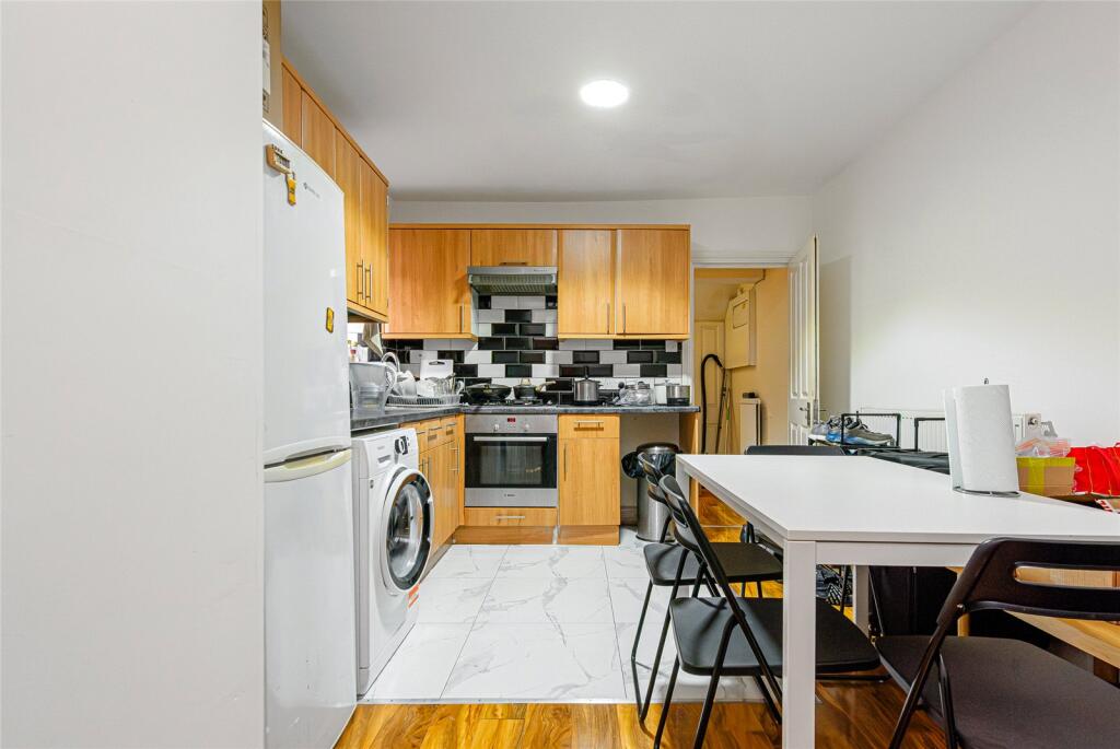 3 bed Apartment for rent in London. From Drivers & Norris - Islington - Sales