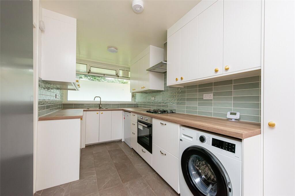 3 bed Annexe for rent in London. From Drivers & Norris - Islington - Sales