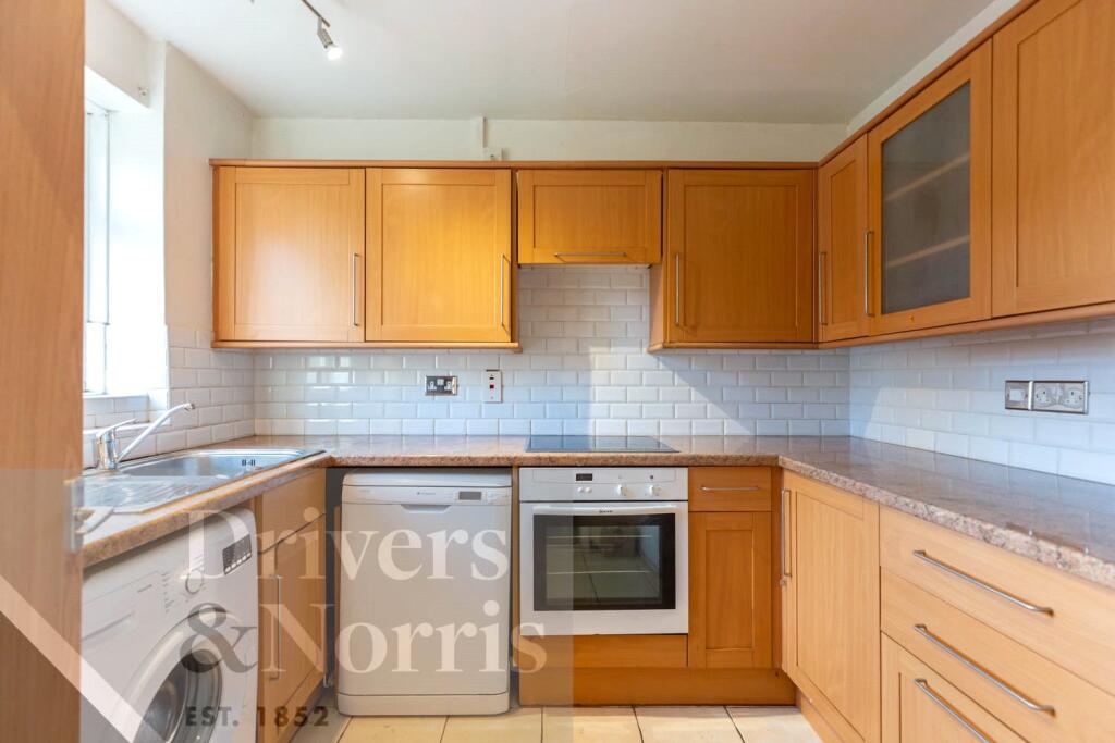 3 bed Annexe for rent in London. From Drivers & Norris - Islington - Sales
