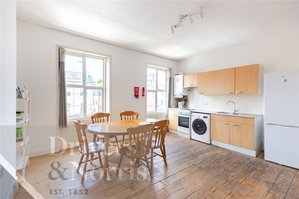 3 bed Apartment for rent in London. From Drivers & Norris - Islington - Sales