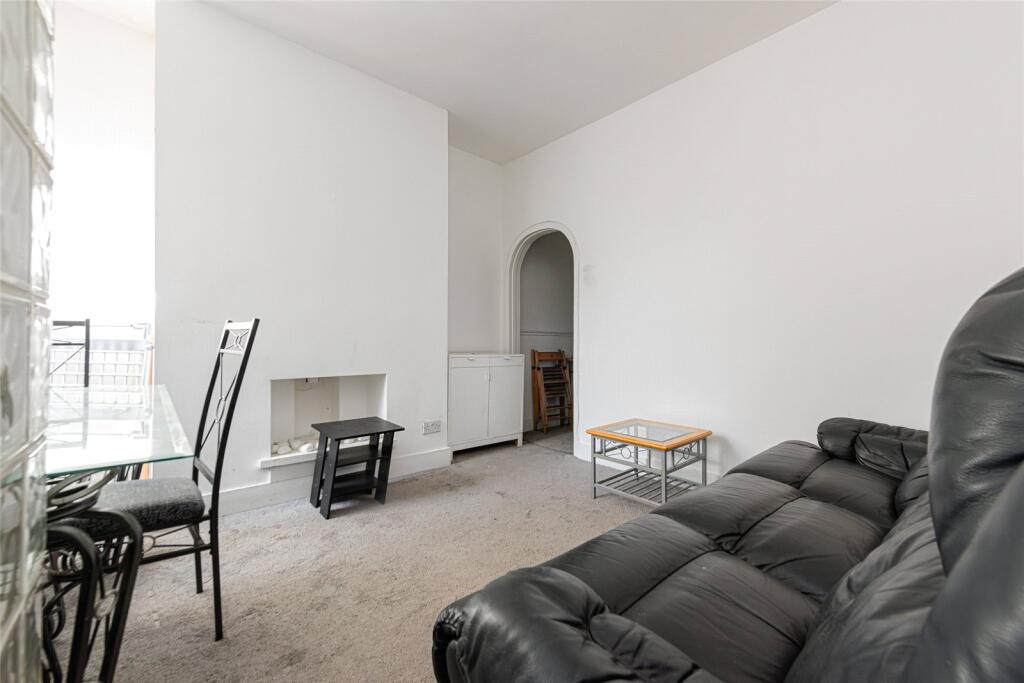 4 bed Detached for rent in London. From Drivers & Norris - Islington - Sales