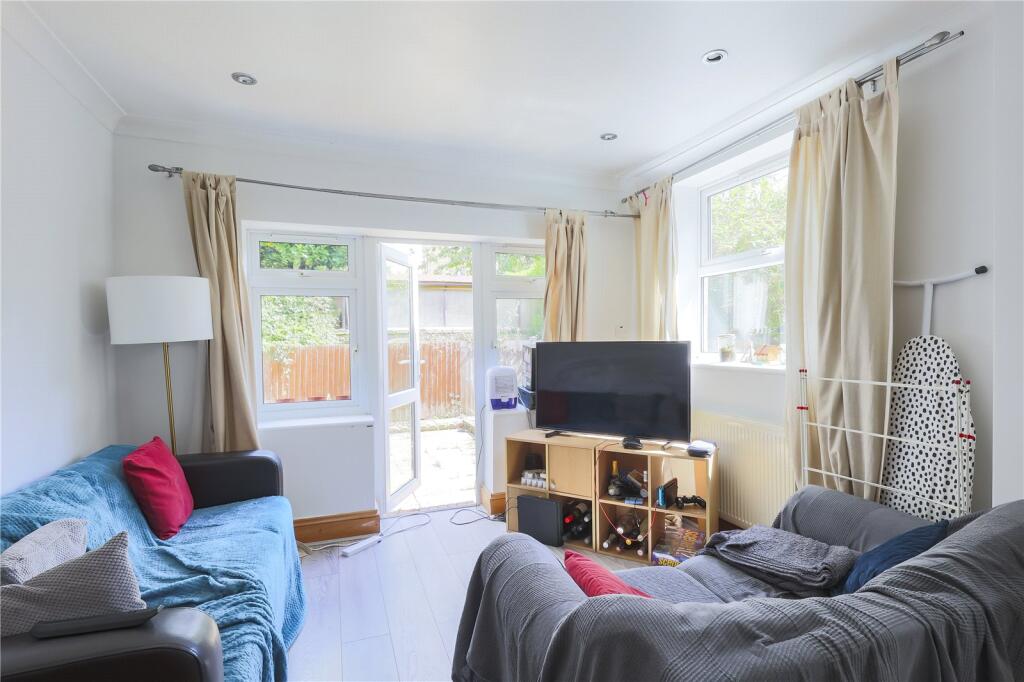 3 bed Apartment for rent in London. From Drivers & Norris - Islington - Sales