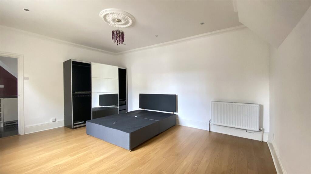 4 bed Apartment for rent in London. From Drivers & Norris - Islington - Sales