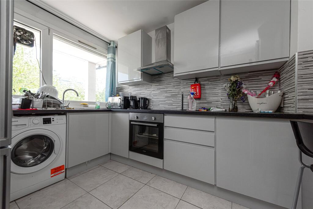 4 bed Annexe for rent in Islington. From Drivers & Norris - Islington - Sales