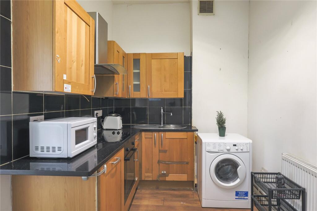 3 bed Apartment for rent in London. From Drivers & Norris - Islington - Sales