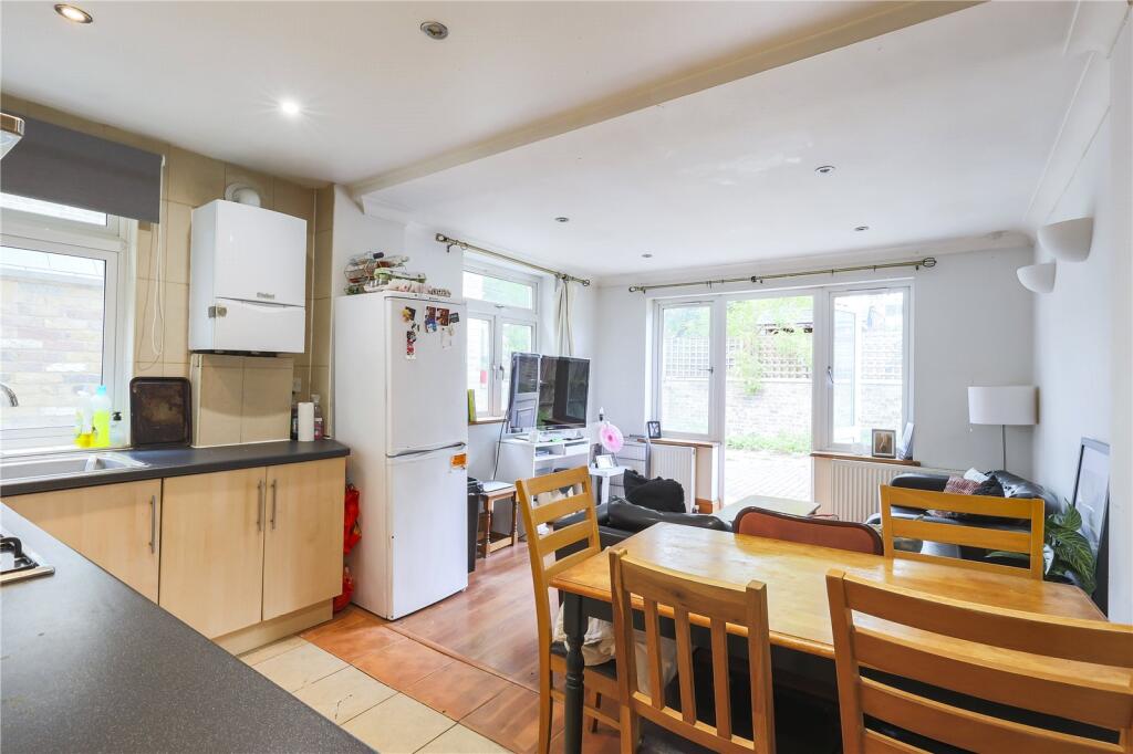 3 bed Apartment for rent in Streatham. From Drivers & Norris - Islington - Sales