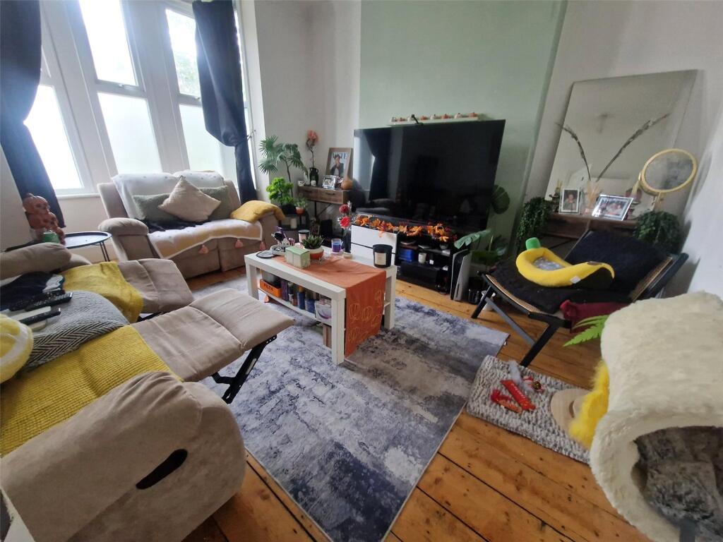 4 bed Detached for rent in Hornsey. From Drivers & Norris - Islington - Sales