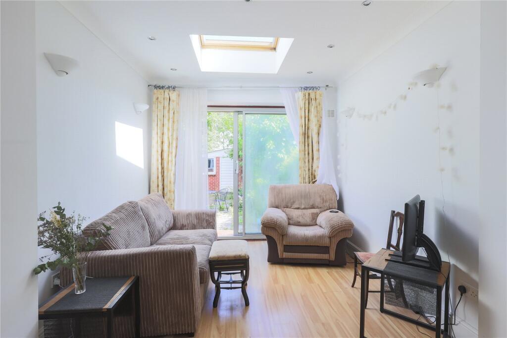 3 bed Apartment for rent in Streatham. From Drivers & Norris - Islington - Sales