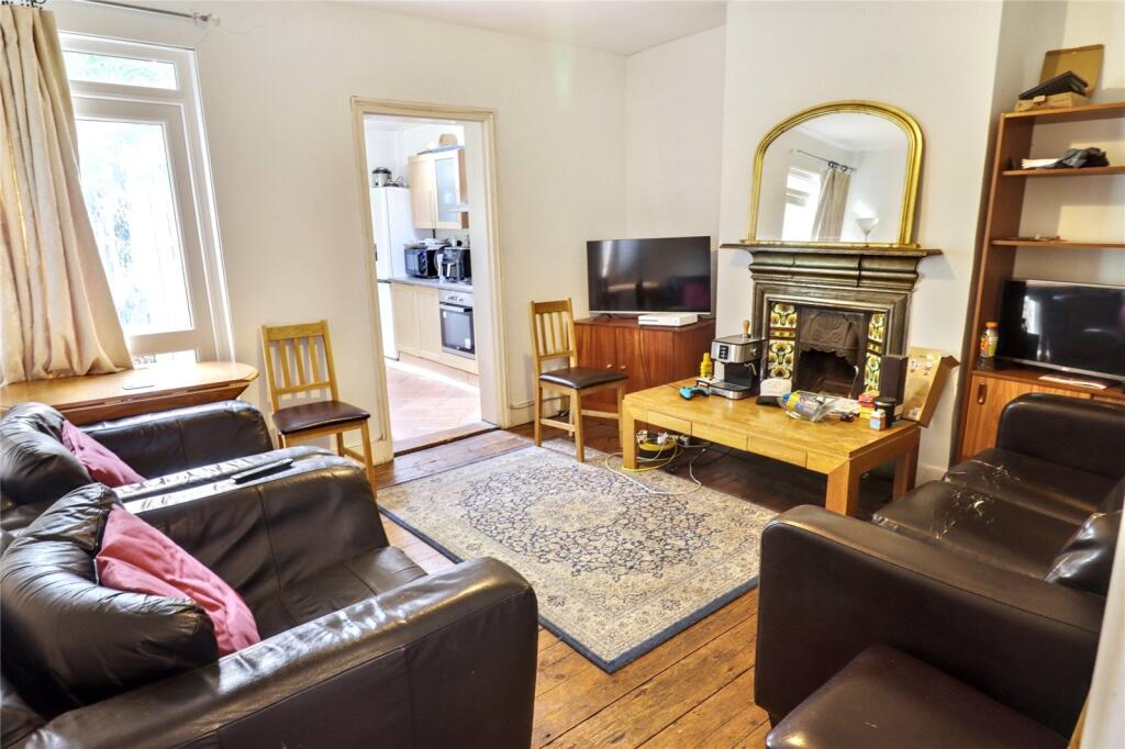 3 bed Mid Terraced House for rent in Streatham. From Drivers & Norris - Islington - Sales