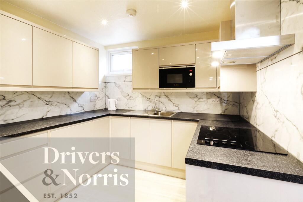 4 bed End of Terrace for rent in London. From Drivers & Norris - Islington - Sales