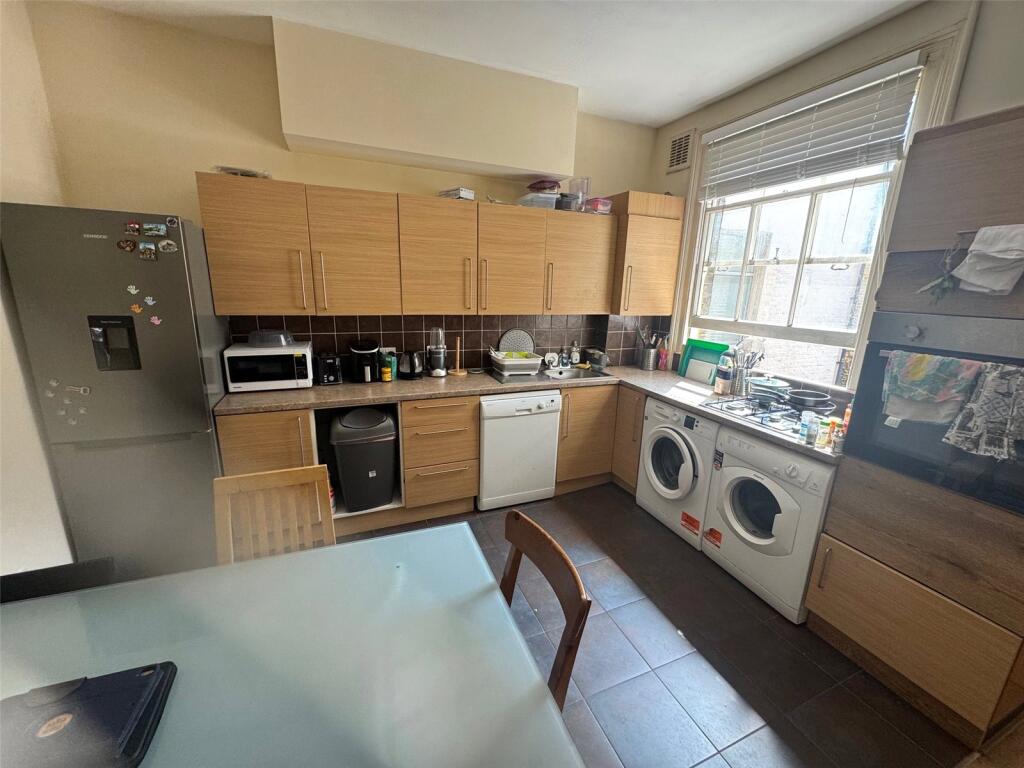 3 bed Apartment for rent in Camden Town. From Drivers & Norris - Islington - Sales