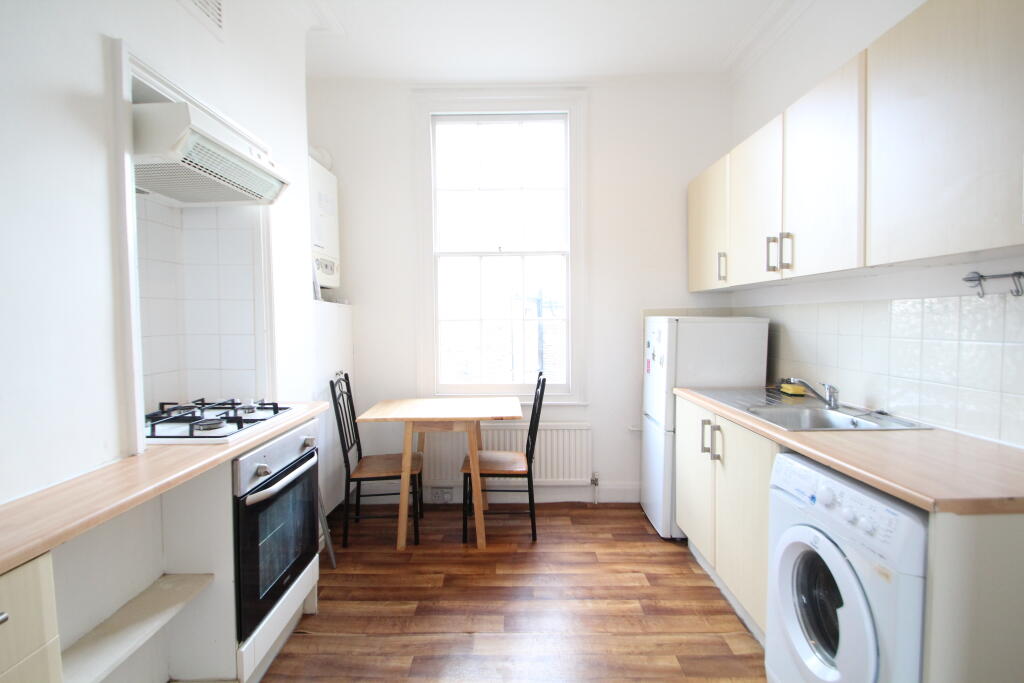 4 bed Apartment for rent in London. From Drivers & Norris - Islington - Sales