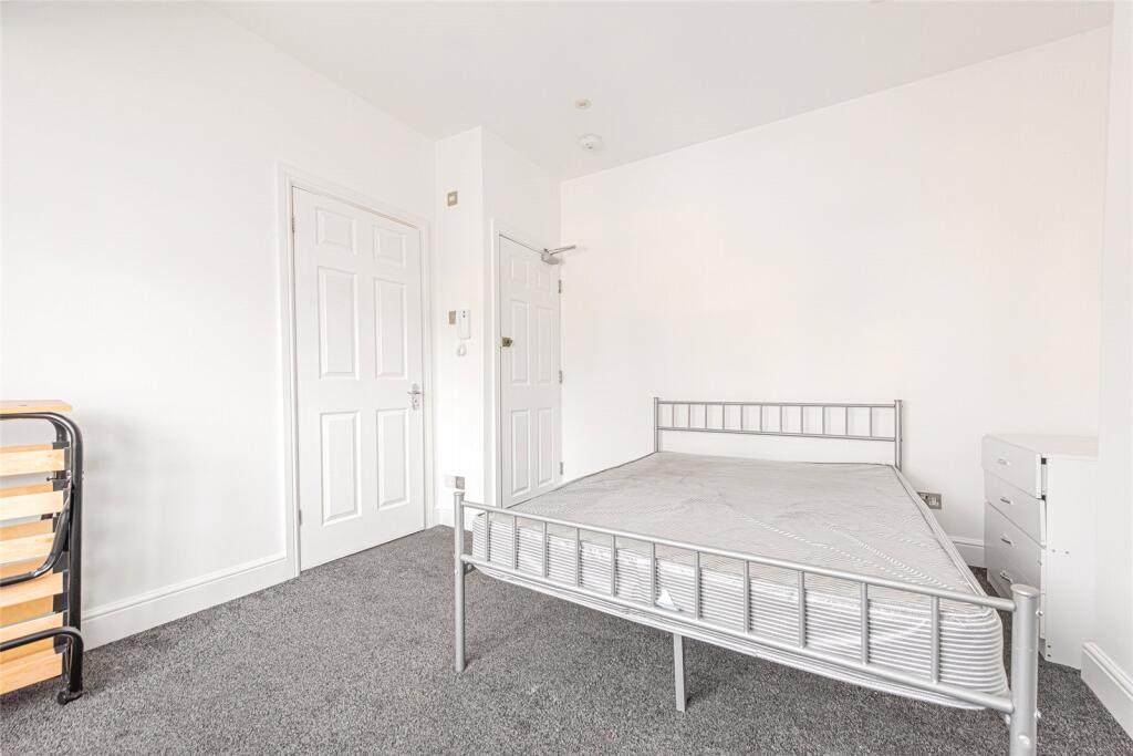 4 bed Apartment for rent in Bushey. From Drivers & Norris - Islington - Sales