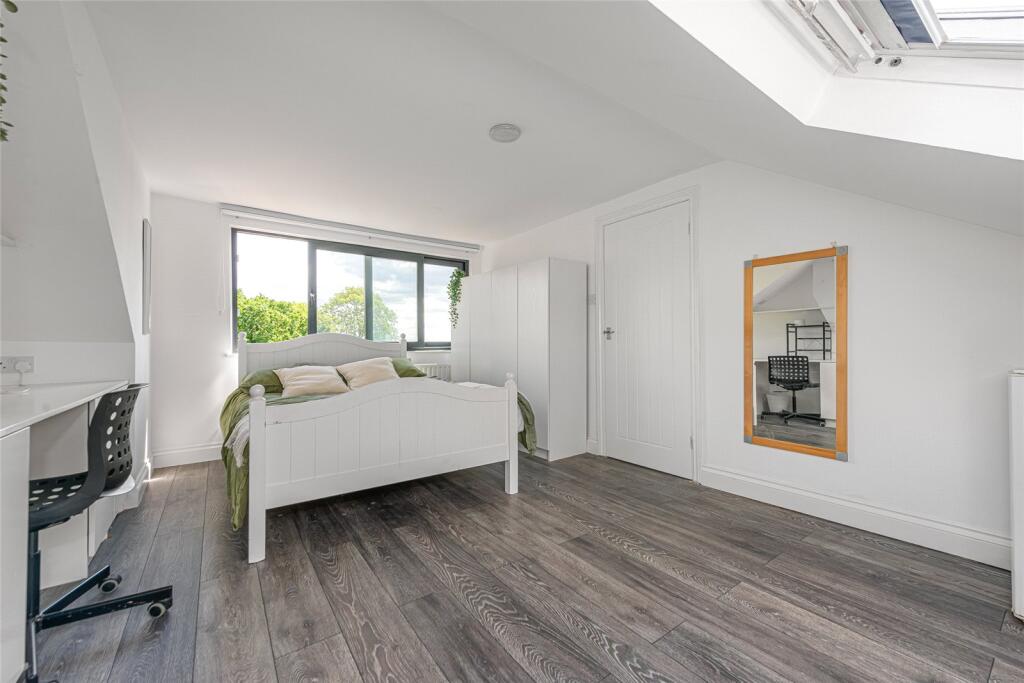 4 bed Apartment for rent in London. From Drivers & Norris - Islington - Sales