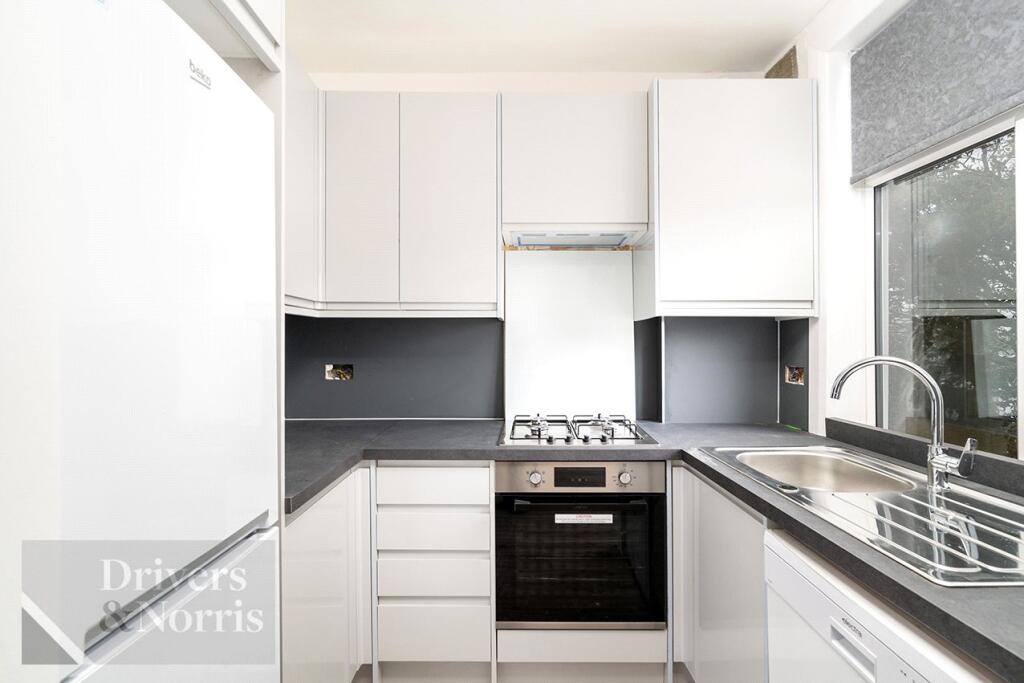3 bed Apartment for rent in Friern Barnet. From Drivers & Norris - Islington - Sales