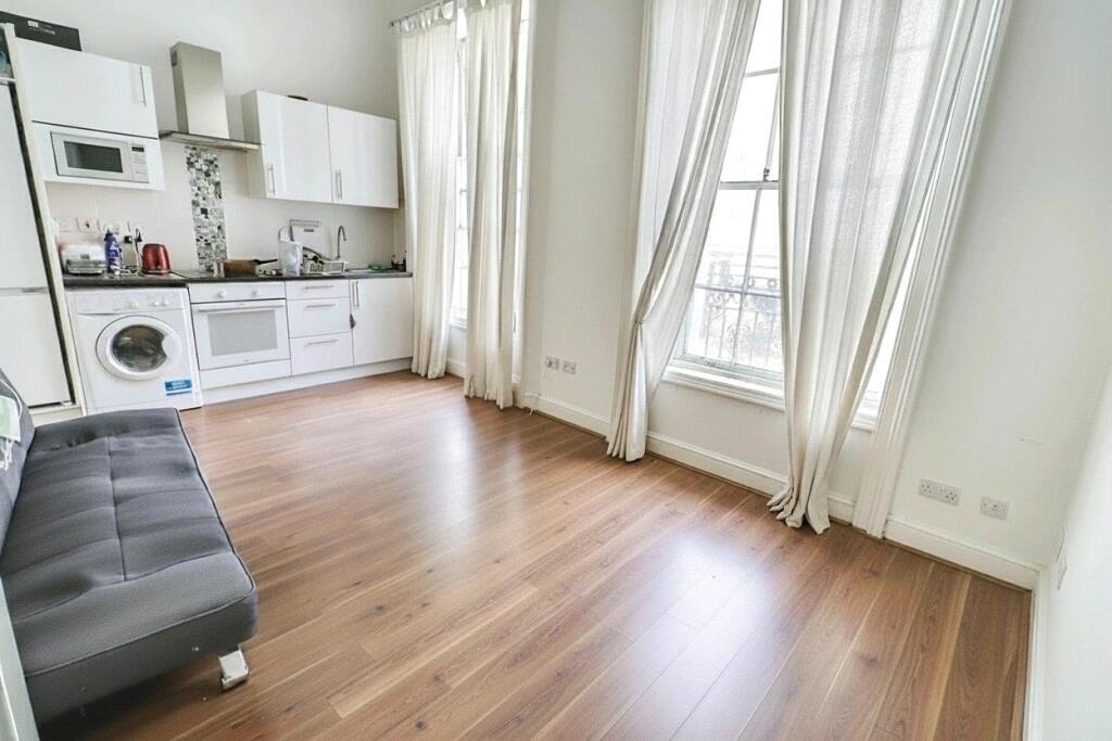4 bed Apartment for rent in London. From Drivers & Norris - Islington - Sales
