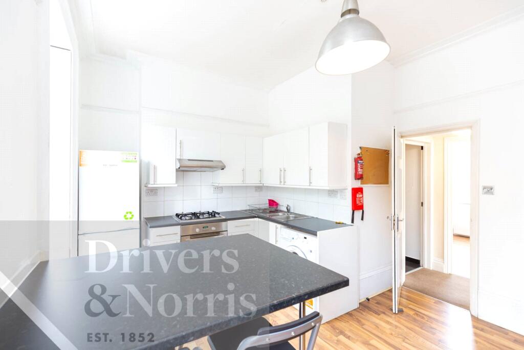 4 bed Apartment for rent in London. From Drivers & Norris - Islington - Sales