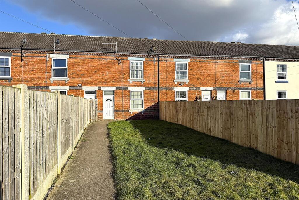 2 bed Mid Terraced House for rent in Kiveton Park. From 2Roost - Sheffield 2 bed Mid Terraced House for rent in Kiveton Park. From 2Roost - Sheffield